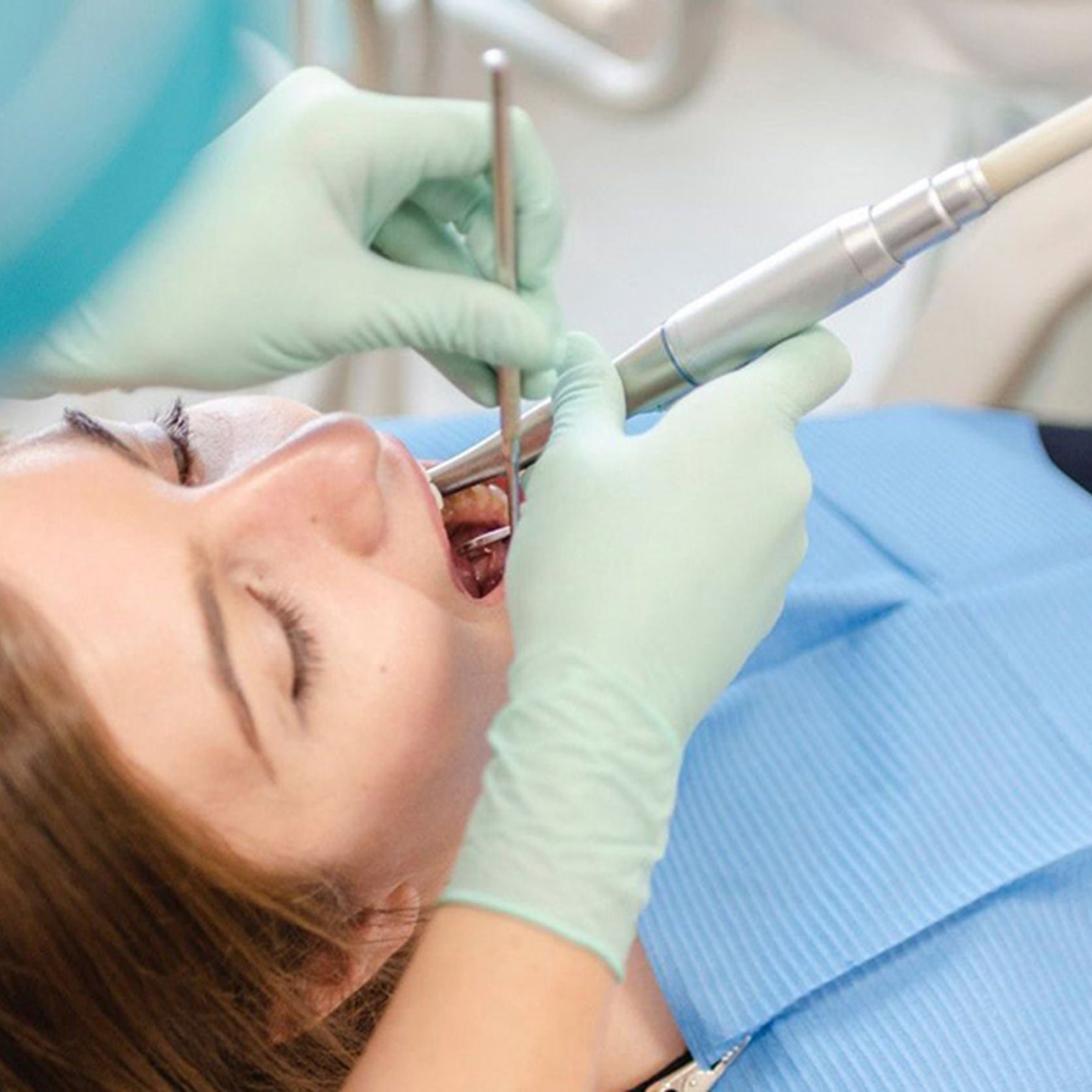 Clínica Dental con tecnología avanzada y mas de 20 años cuidando tu salud dental